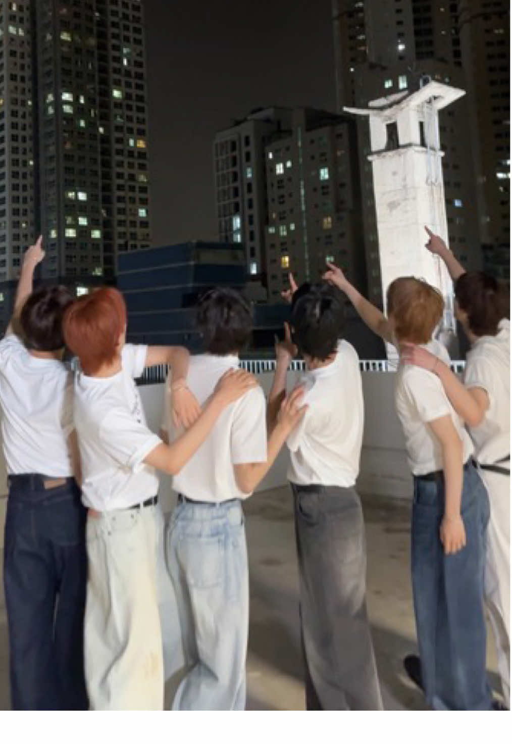 #Lucky_to_be_loved 🖤 with #TWS #TWS #투어스 #247WithUs #TRY_WITH_US 