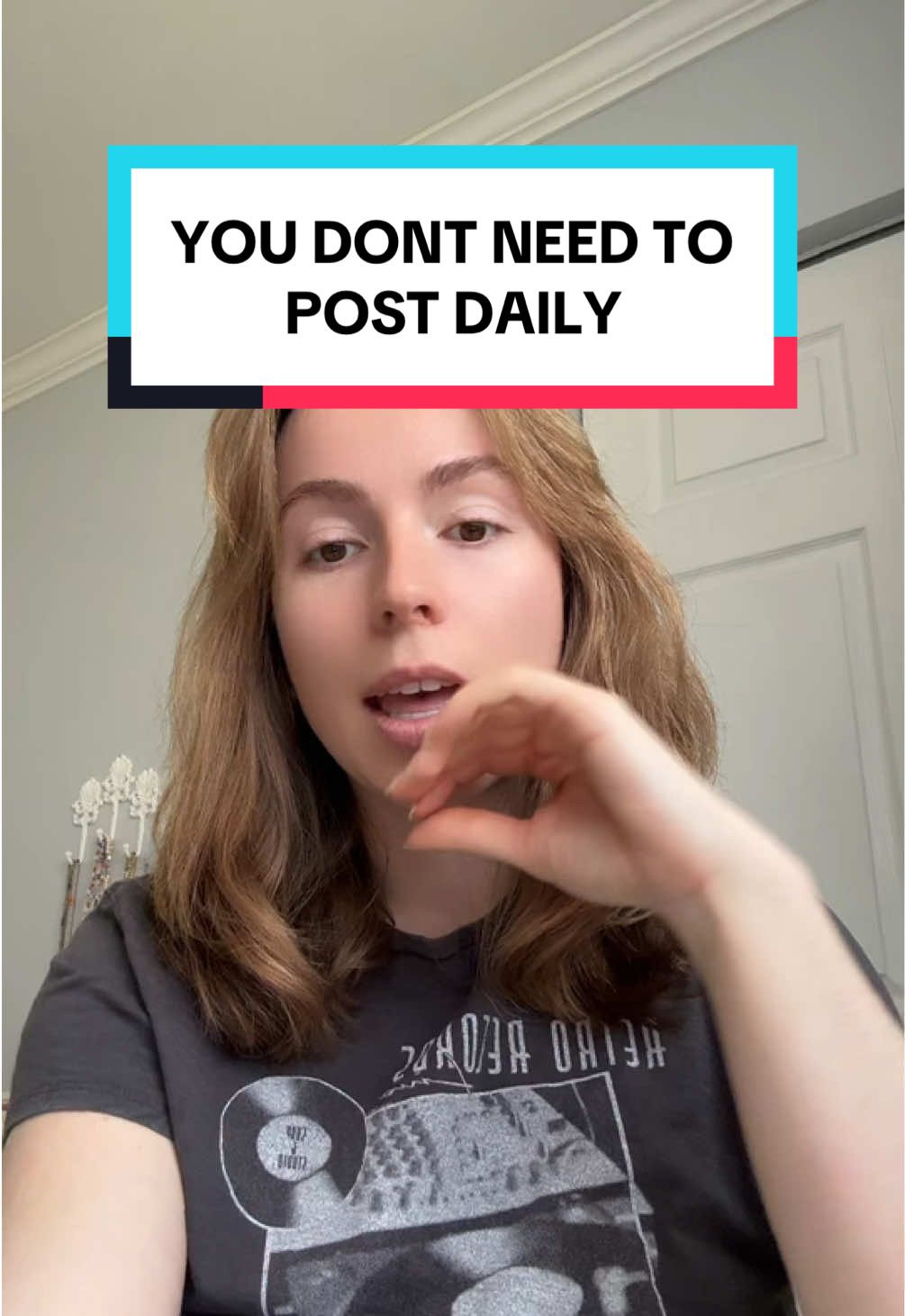 posting daily ≠ growth. 🙅🏼‍♀️ posting with value = results. stop the spam. #socialmediamanager #contentcreator #socialmediaexpert 