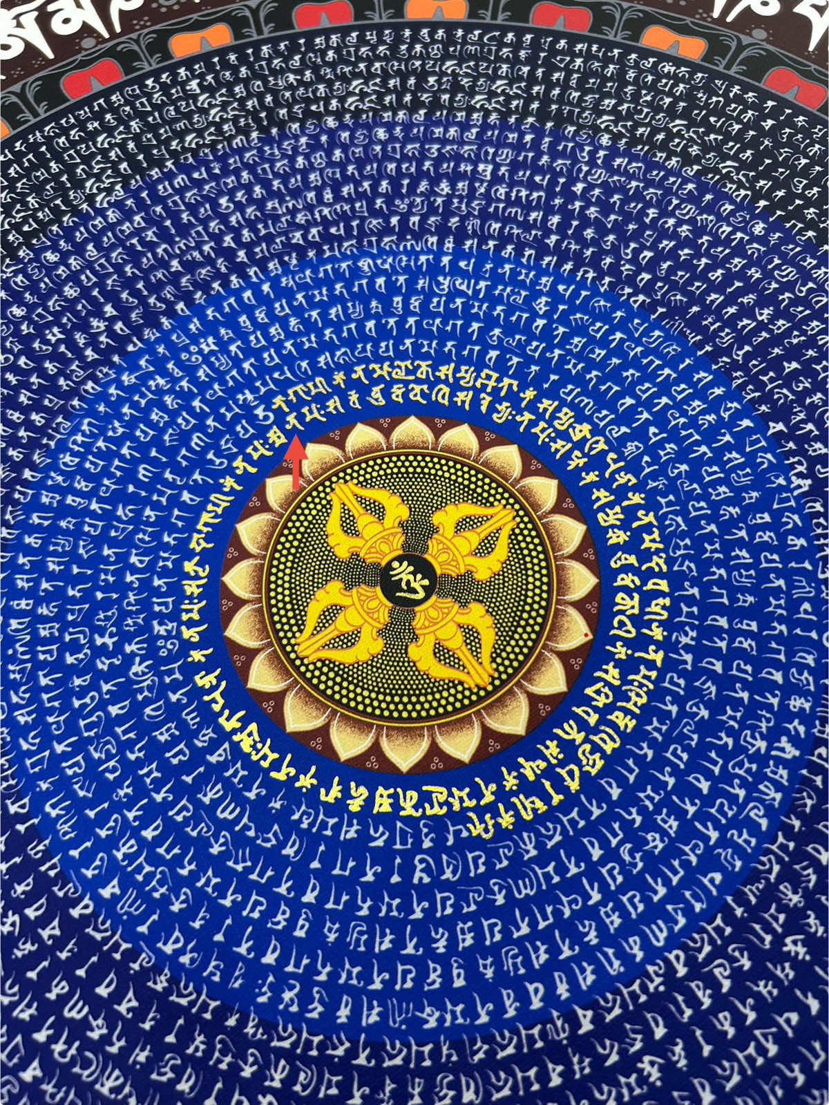 Chiều nay trời mưa nhẹ, mình ngồi lại bên khung cửa sổ, mở tranh và nhẹ nhàng đi những nét đầu tiên. Không vội, không gấp, chỉ đơn giản là... để lòng được yên, giữa những ngày quá nhiều xao động. Một nét cọ, một hơi thở, tự nhiên thấy mình trở về với sự tĩnh lặng, an yên đến lạ... #hiennhamay #mandala #chulangnghiem #mandalachulangnghiem