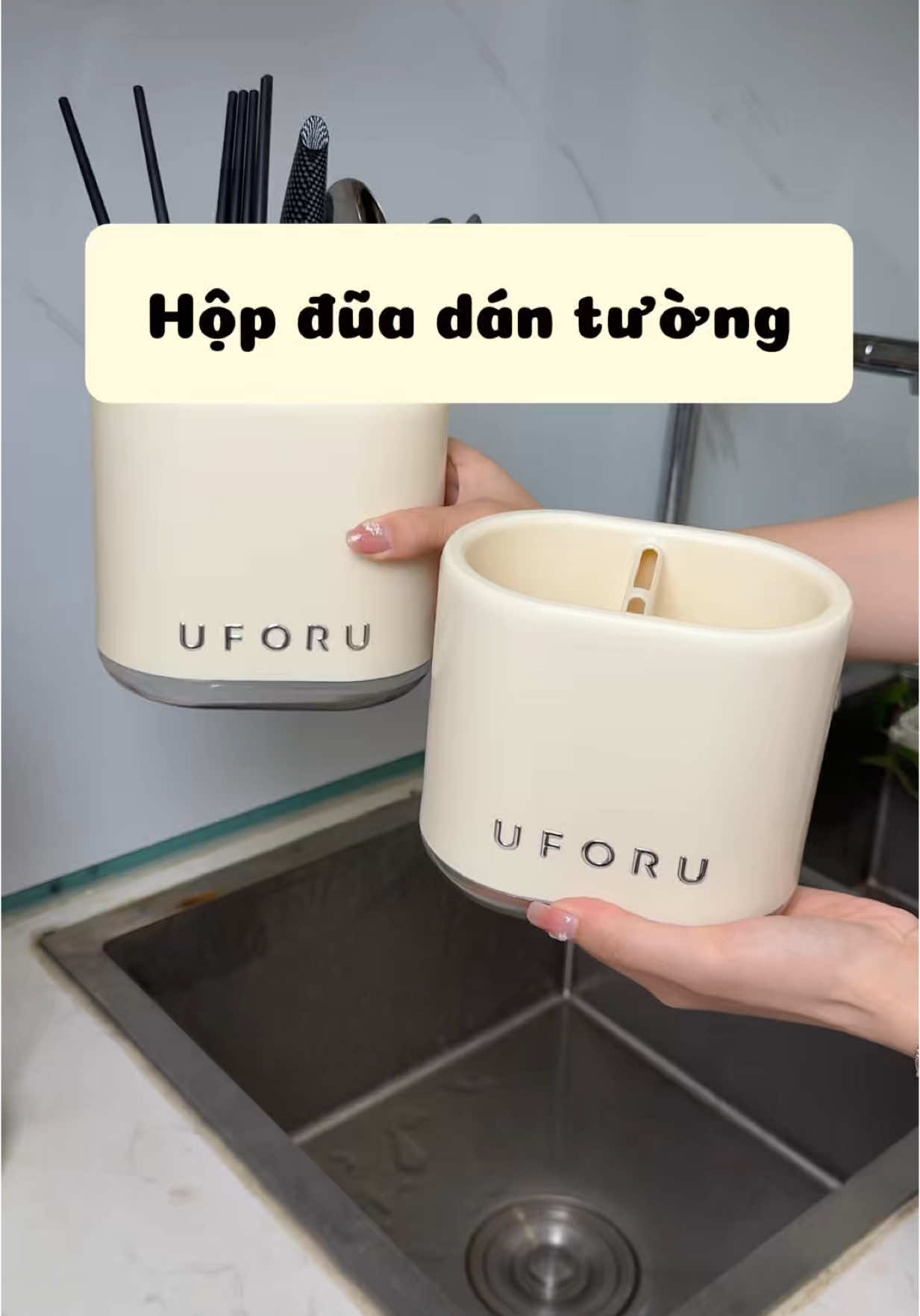 Hộp đựng muỗng đũa treo tường tiện lợi #uforu #uforumall #trendingvideo #hopdungdua #hopduadantuong #ongduatreotuong #viral #xuhuong #giadungtienich #goclamsachuforu 