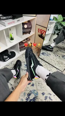siap tampil beda di sekolah🤙😎#sepatumenyala #sepatukeren #ehem #sepatuehem #viral 