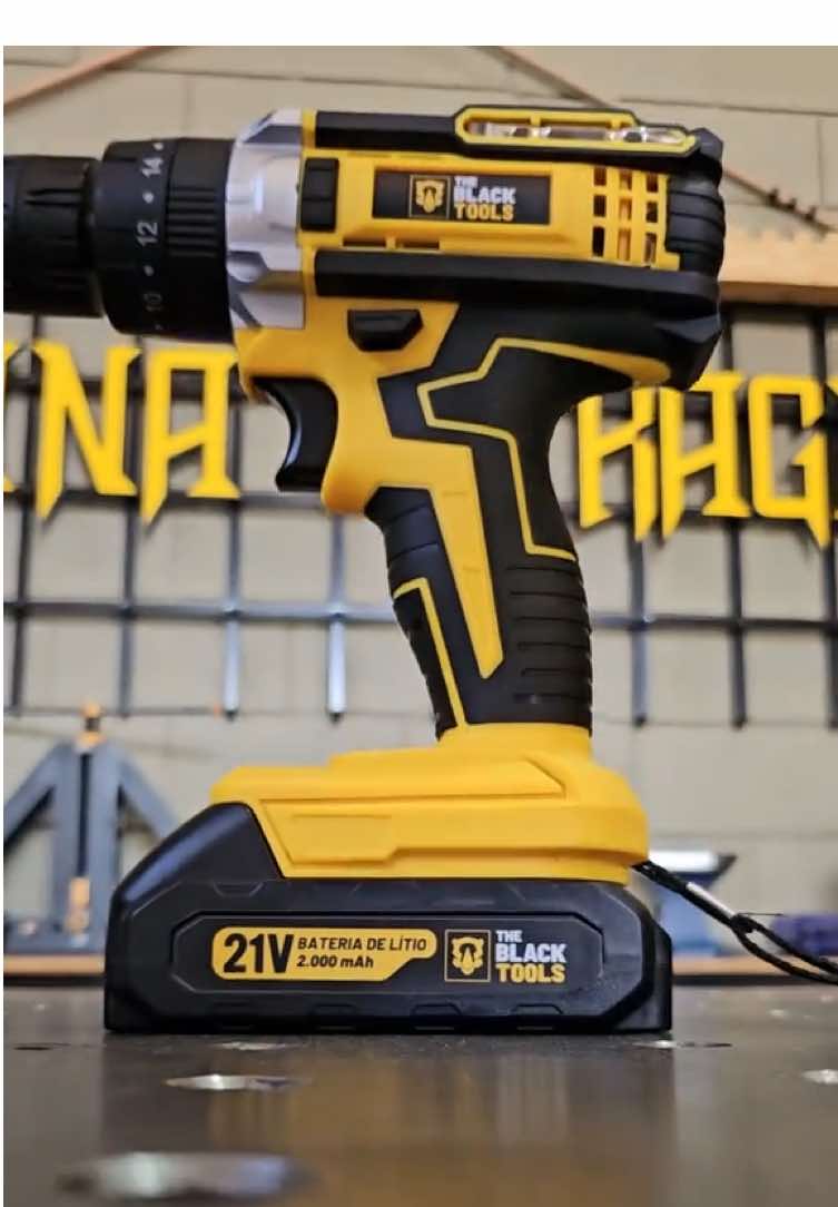 A furadeira The Black Tools TB-21PW a bateria de 21V com impacto é uma ferramenta poderosa e versátil projetada para atender às necessidades de perfuração em diversos materiais! #furadeira #parafusadeira #madeira #versatil #impacto #ferramenta #marcenaria #construçao 