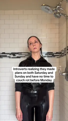 As an introverted mom, there is no worse feeling than realizing you’ve made plans on both Saturday AND Sunday #relatablemom #funnymom #introvert 