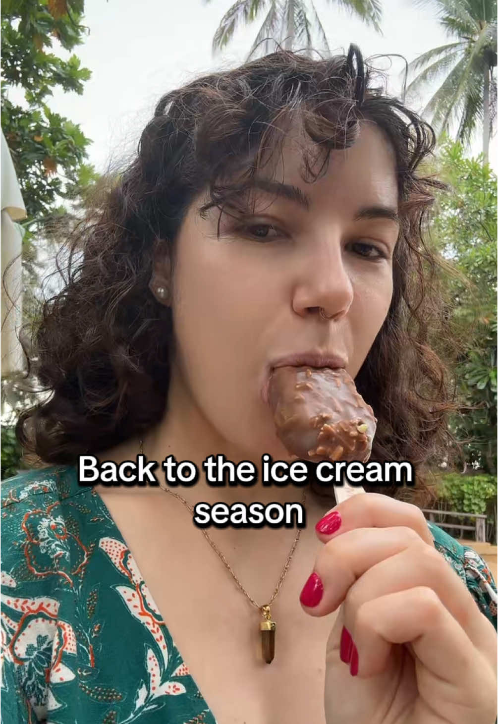 Do lick or bite into the ice cream ? 🍦  #icecreamseason #magnumicecream #summervibe #icecreamday 