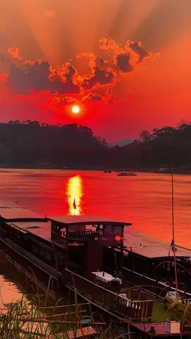 ⛵️⛰️🌅⛰️Good view#luangprabang #ຫລວງພະບາງ #หลวงพระบาง #fypシ゚ 