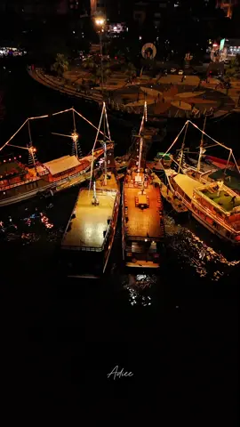 Keindahan waktu Malam pantai losari makasar #yourpage  #fypシ゚  #makassar  #makassarcity  #makassarfyp  #pantailosari  #cpimakassar  #sulawesiselatan  #vibe  #vibemalam  #malam #video #dji  #drone  #dronevideo  #droneshot 