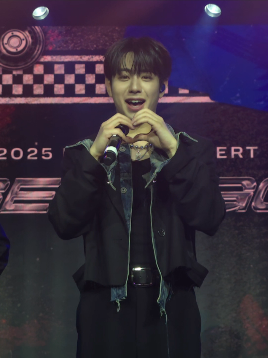That kiss was UNNECESSARY KEITA @EVNNE #keita #evnne_melbourne #evnnemelbourne #evnne 