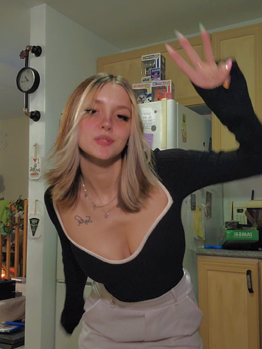 When you love who you are and what you do, the world is dancing to your tune ✨️💃 °°°° #FeelingMyself #OOTD  #DancingTherapy #Dancing #TiktokDance #TiktokTrend #OutfitCheck #Dance  #FeelingConfident 