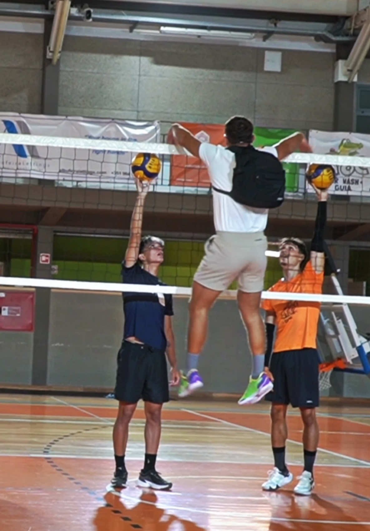 Now I got shoes 😂 #nerd #volleyball #prank 