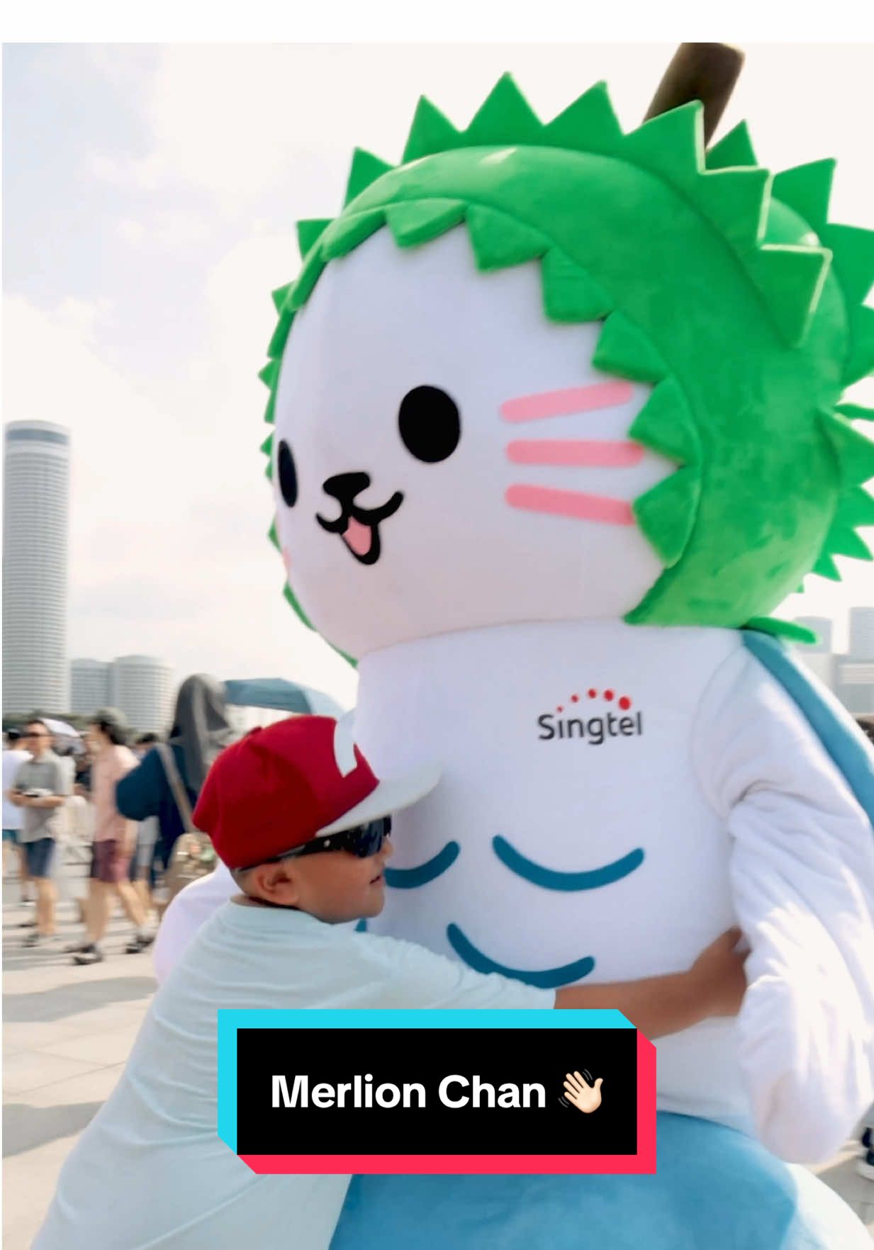 Guess what’s roaring in Singapore? The Merlion! Grab a Singtel 5G+ Tourist SIM or eSIM and unlock blazing speeds — plus take home a quirky SG60 Merlion blind box with mini kaya toast, durian, chilli crab & more! Only in SG lah!  #TravelwithSingtel #Singtel #SingaporeVibes #MerlionMagic #SG60 #TouristGoals