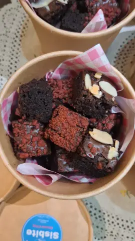 our second menu!💞 siapa disini pecinta fudgy?😋 #fudgy #fudgybrownies #brownies #bites #browniesbites #kuliner #kulinertiktok #SmallBusiness #foryou #trend #viral 