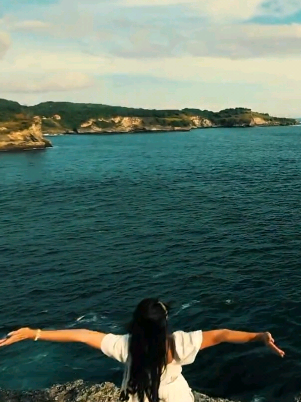 Fresh air and sea 🌊 📍Angel Billabong #fpvdrone  #fpv  #dji  #djiavata2  #angelbillabong  #beach  #cliff  #nusapenida  #djiglobal 