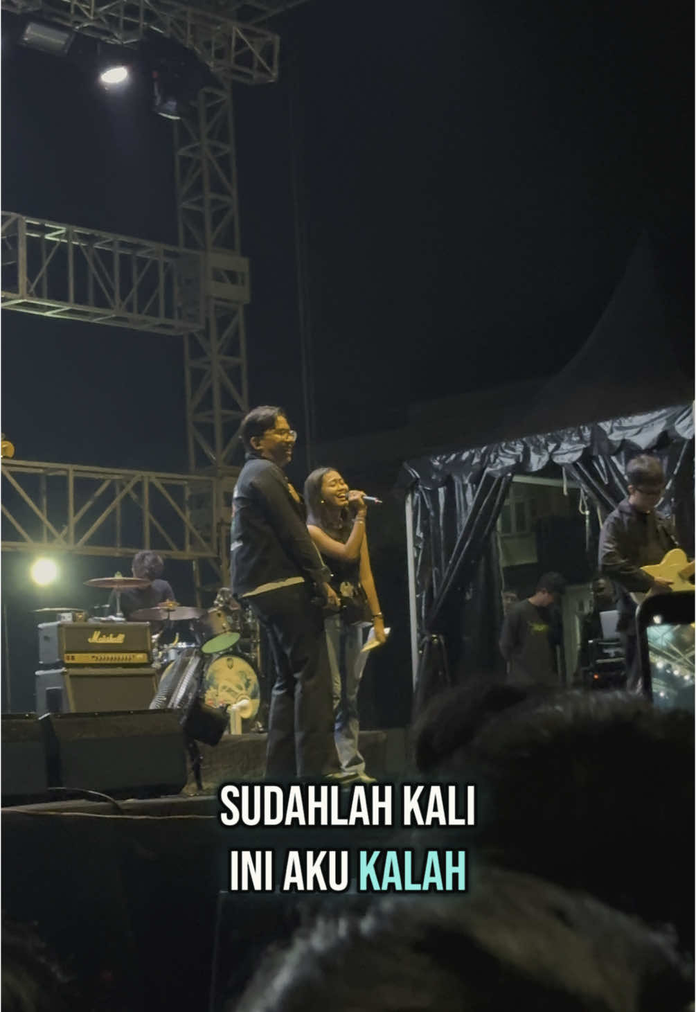 Jangan nangis mbakkk.. 😅😅😅 Ingat karma masih ada kok.. @for Revenge  #sadrahforrevenge  #sadrah #galau #forrevenge #konserdafest2025 #konsermusik #konserbali #patahhati #merayakanpatahhati 