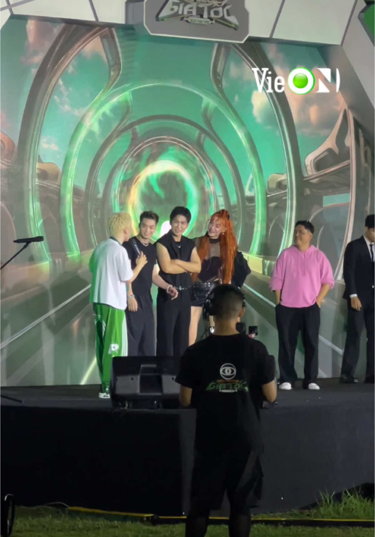 Gíp làm gì anh mà anh nỡ lòng nào vậy NICKY 🤣🤣 #VieON #DatVietVAC #tiktokgiaitri #tiktokviral #xemphimsoiphim #tvshowhay #DauTruongGiaToc #RunForTime #Negav #NICKY 