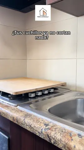 ¿Tus cuchillos ya no cortan ni mantequilla? Con este afilador portátil los dejas como nuevos en segundos ✨ #kitchengadgets #amazonfinds #temufinds #KitchenHacks #cocinaentiktok #musthaves #chile  #CapCut 