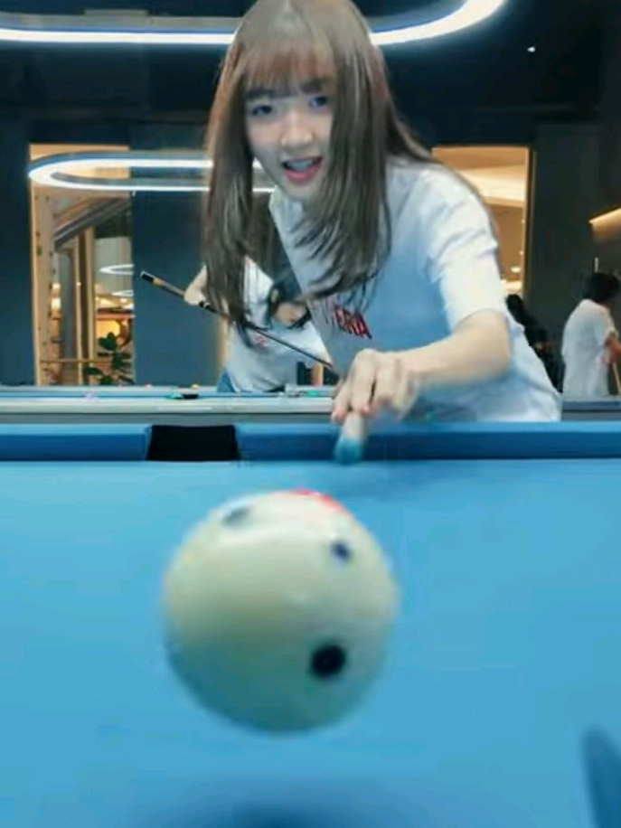Kelas Queen 🫡🫡 @Orelli  Btw siapa yang belum nonton jkt48tv terbaru ges? sudah saatnya kita nonton. Ada Lia Guys mana GG sekali mainnya 🤣 #liajkt48 #aurelliajkt48 #jkt48 #jkt48newera #jkt48one #memes 