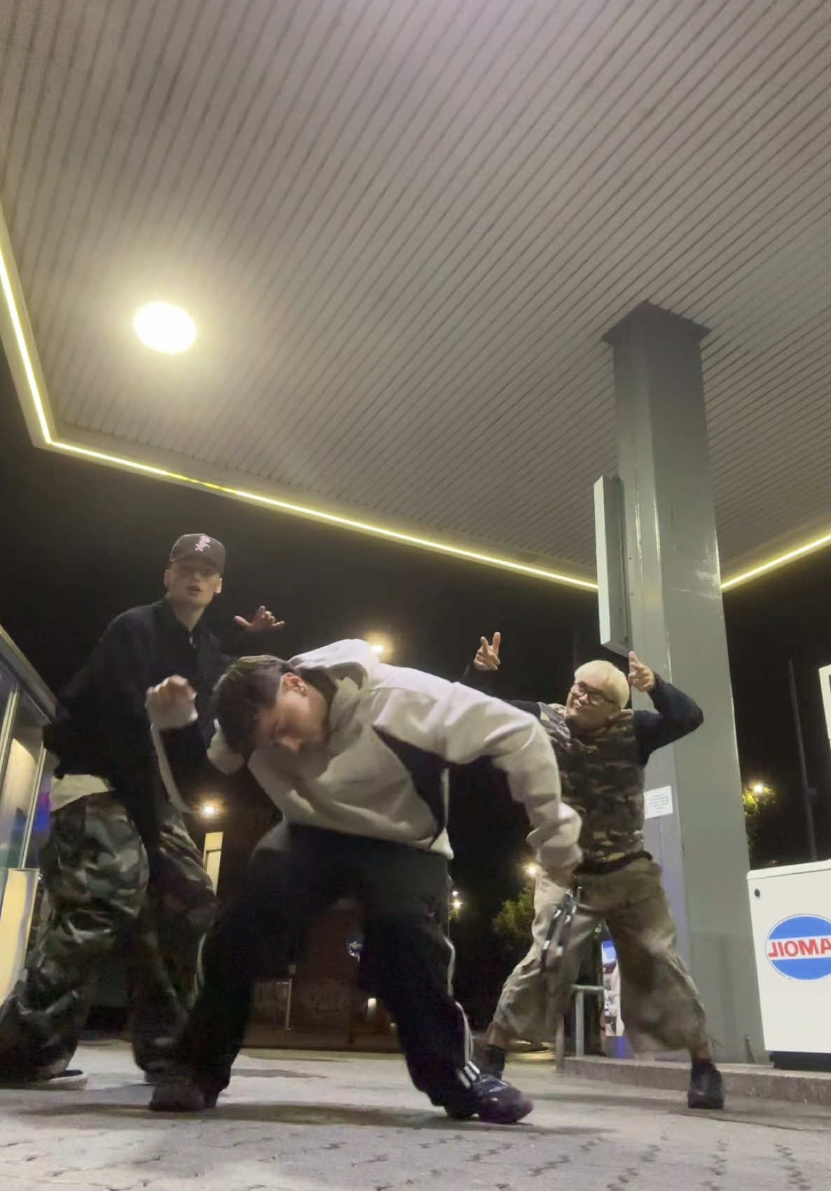 And I be sliding down (dc) @💫KA$H💫 #hiphop #oldschool #dance #trio #fyp @Marco Bonetti @eubien 