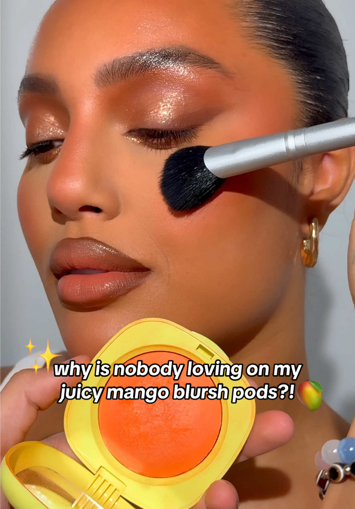 the juiciest cheeks everrrrr. 🥭✨🧡🍊 #madebymitchell #blursh #fyp #viral #tiktokmademebuyit #blusher #mua #makeuphacks #Summer 