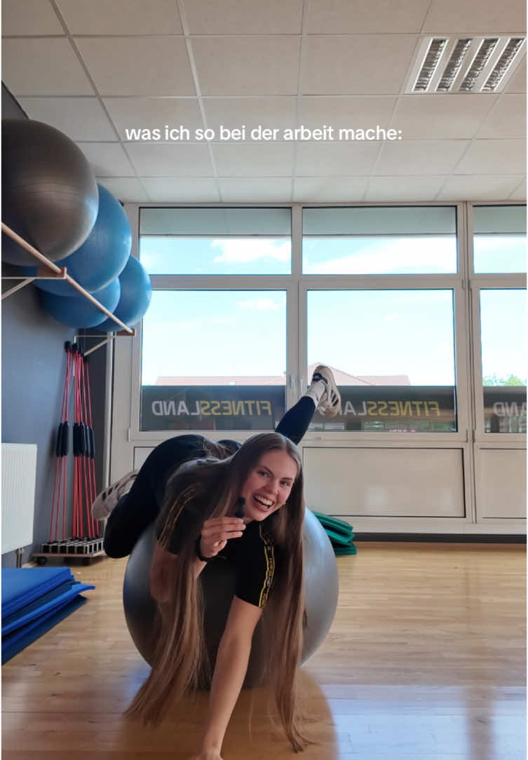 die yoga figur ist es dann doch nicht geworden (keine sorge das wurde während unserer Pause gedreht) #dualesstudium #fitnessökonomie 