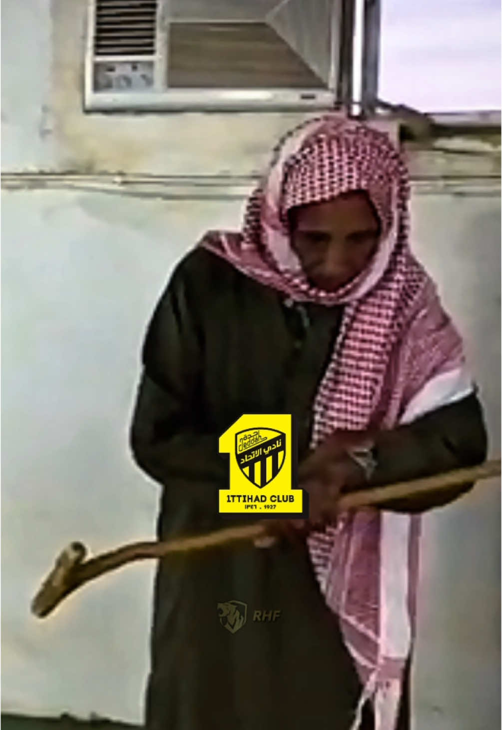 😂💛                              #الاتحاد_الرائد #جمهور_الاتحاد #احتفال #الكورفا_قولد #بطوله #الدوري #تتويج #المدرج_الذهبي #ريمونتادا #تيفو_الاتحاد #بنزيما #كانتي #العبود #عوار #بيرجوين 