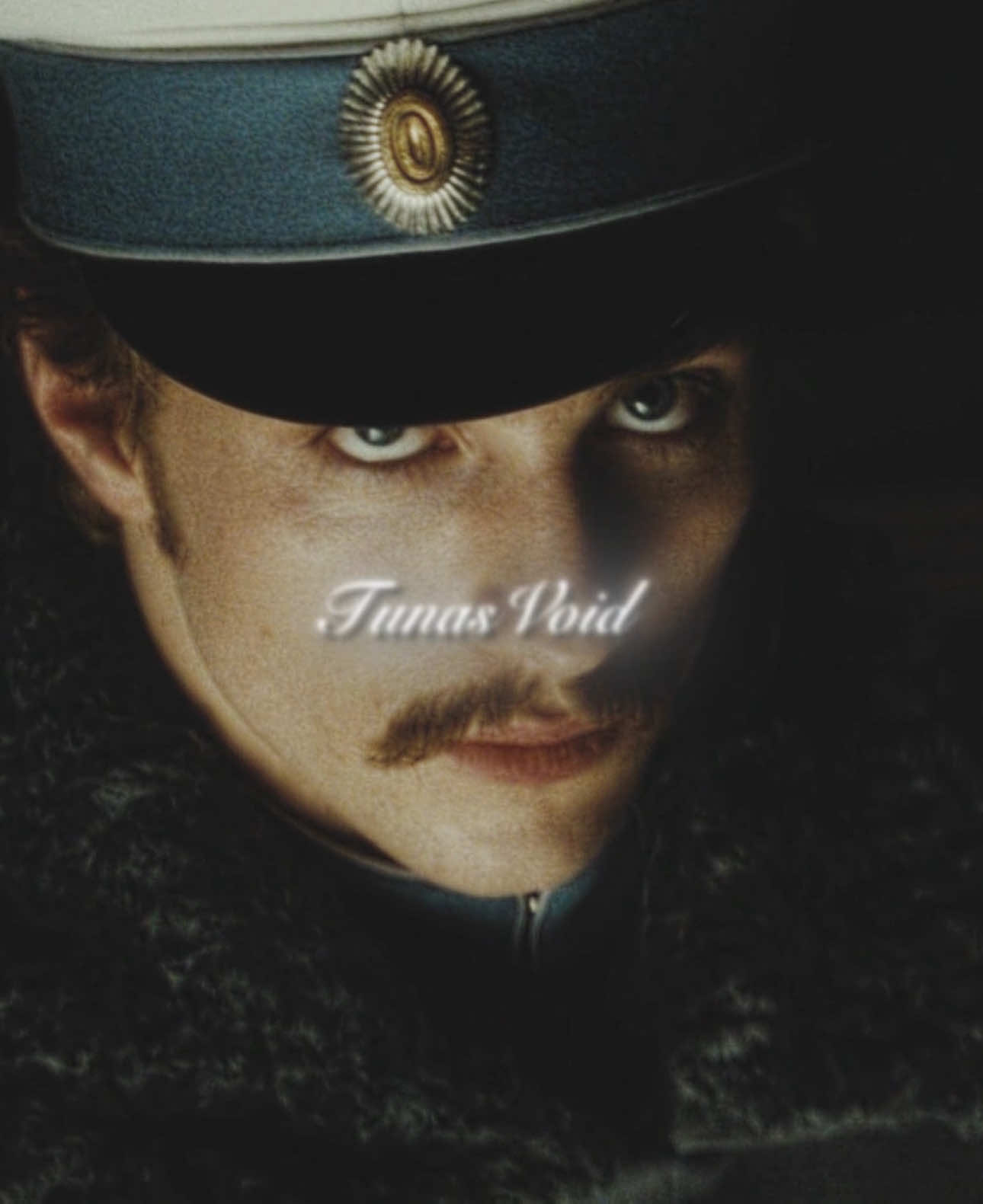 granny please release him 🥀 #aarontaylorjohnson #annakarenina #vronsky #alexeivronsky #tunasvoid 