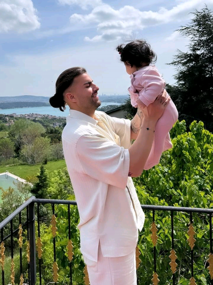 baba kız ılıskılerı cok guzel😭💘💘💘||@AleenaDiaz🍭 ||#abdulkerimbardakci #gassaray #incikerkhofs #ultraaslan1905 #galatasaray💛❤ 
