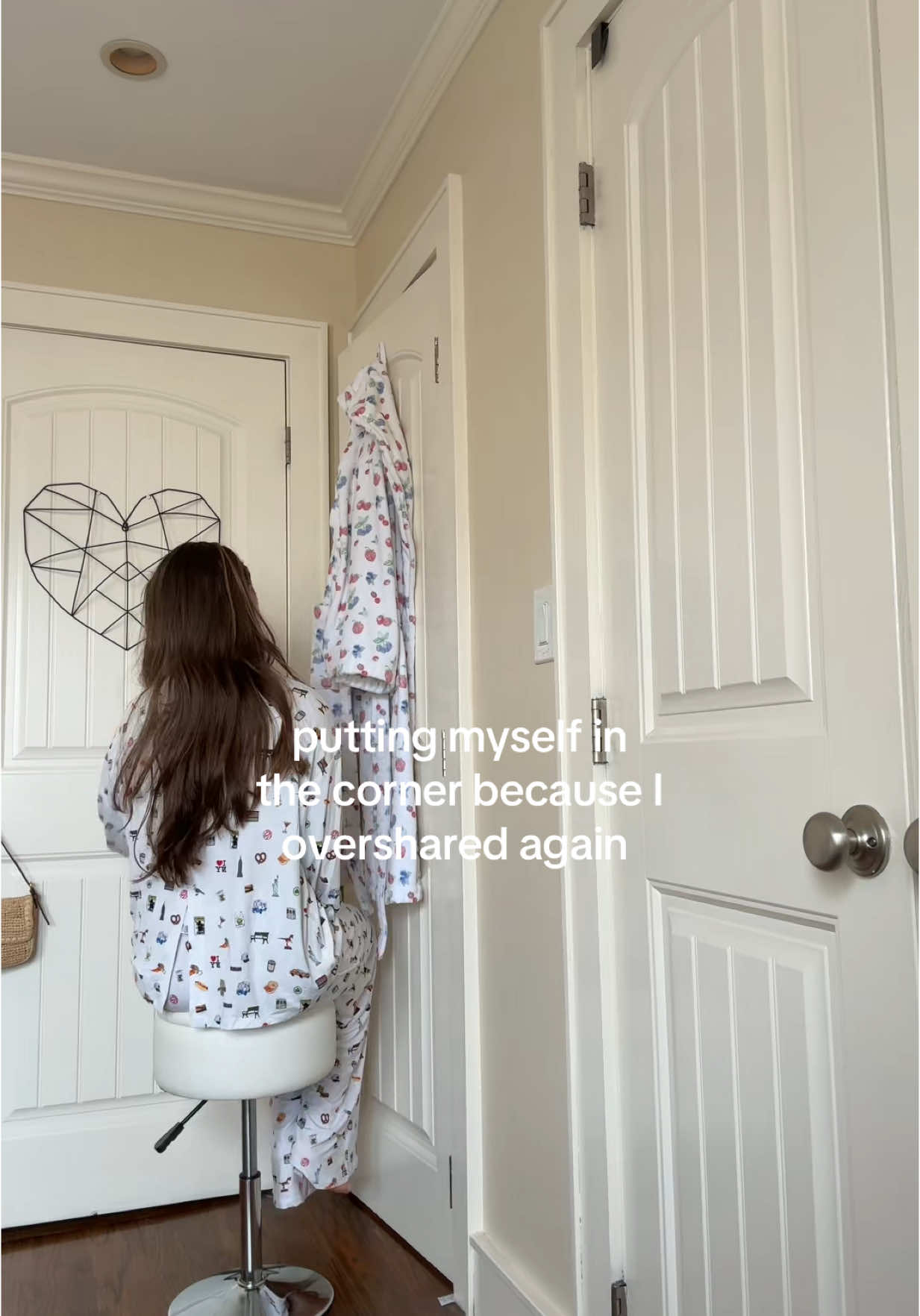 god forbid a girl likes to yap 🎤 #oversharing #yapper #putmyselfinthecorner #imjustagirl 