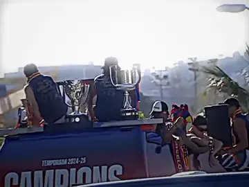 ثلاثي تاريخيه بهذا الموسم🔥🔥😜#بـيـدري😆🔥 #barcelona #اساطير_كره_القدم🔵🔴 #حسوني_ديبروين🍋🍋 #تيم_أيكونز #1m #تيم_ملوك_العالم #تيم_مصممين_اوربا💎 