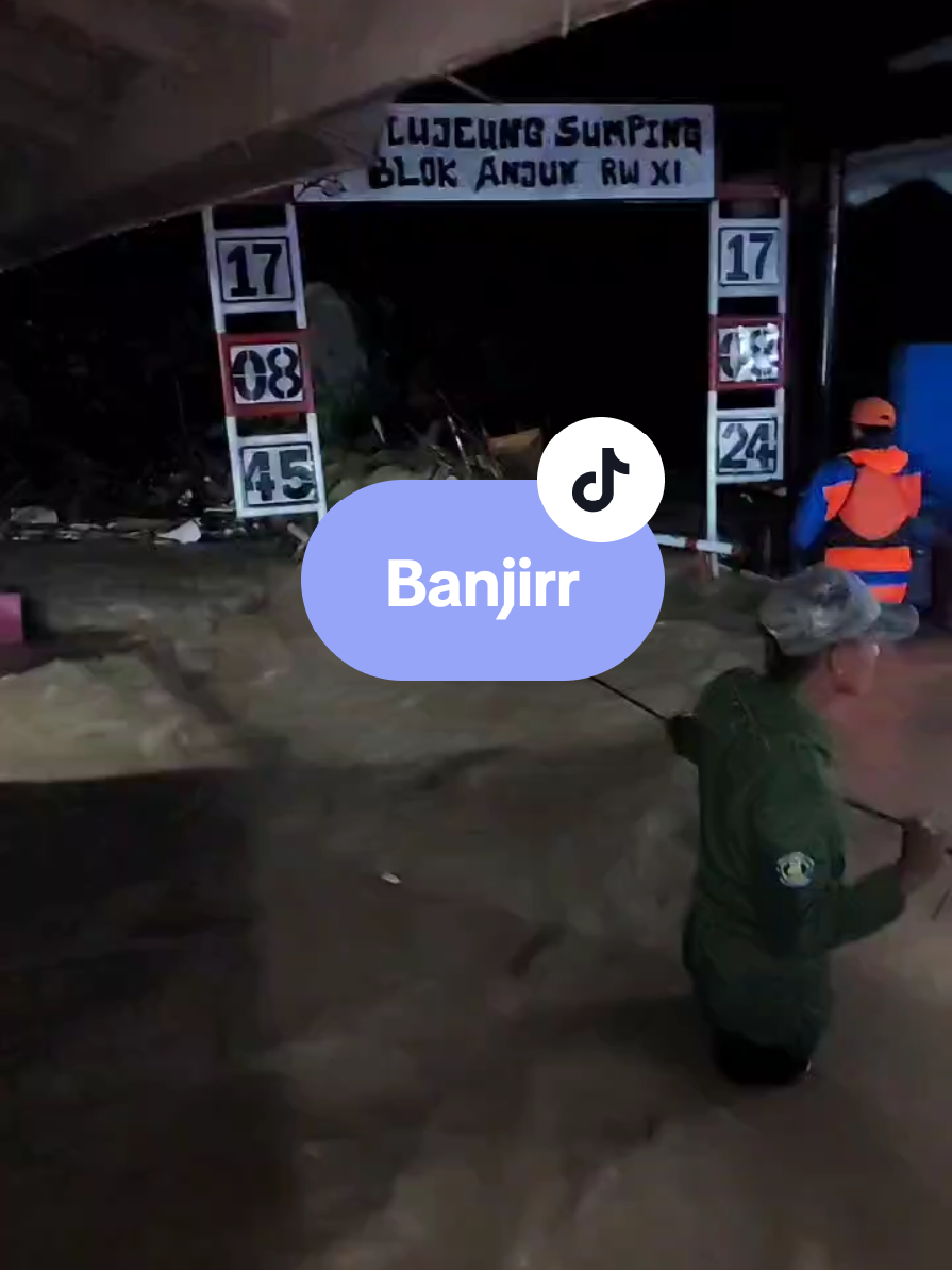 Banjiirrrr yang ketiga kalinyaa. 2015,2021 sekrng 2025. Hampir 5 tahun sekali banjir #banji #kadipaten #pyfツ #16mei2025 