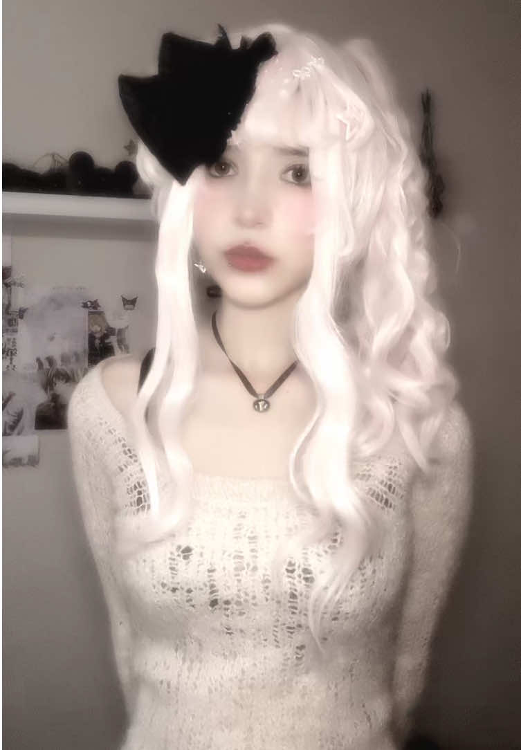 I am very possibly getting my dream cosplay in a month or so, so I hope that around that time I hit 3k followers and it can be a celebration cosplay :3 #cosplay #pjsk #pjskcosplay #mizukiakiyama 