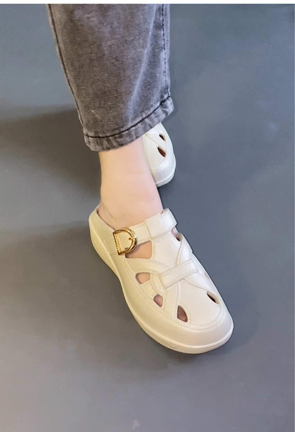 Sandal Anti badai bahan Full karet nyaman 🥰👇🏻#sandal #sandalwanita #koreanstyle #sandalkaret 