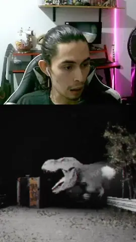 Quien es un dino bonito 🥺 #dino #humor #terror #stream #kick #reels #silencio #game #juegos #streamer #fyp 