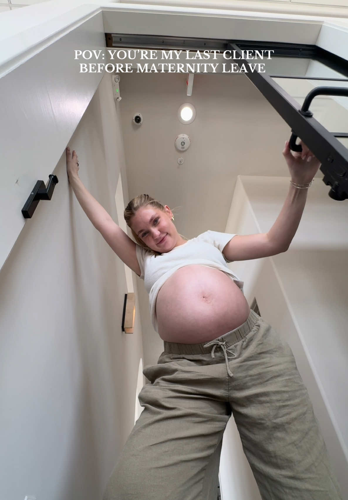 Sure gonna miss the Braggn Bump 🤭🤰🏼 #pregnant #pregnantlife #hairstylist #maternityleave #hairstylistlife #fyp @audrey 