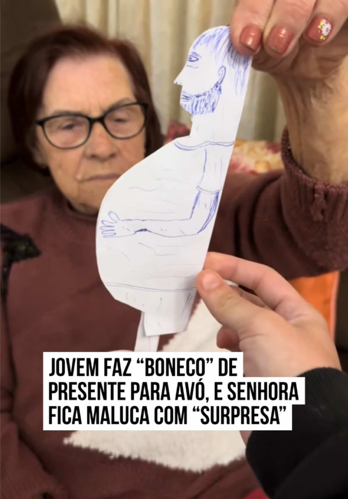 🤣 A criadora de conteúdo Yasmin Pietrobelli resolveu pregar uma peça daquelas na #avó com um brinquedo 