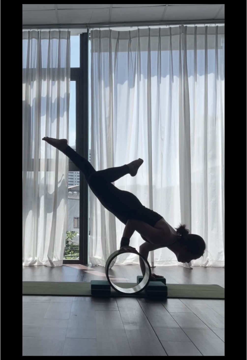 Thả hồn vào từng nhịp thở,  Yoga không chỉ là một bài tập – đó là hành trình làm chủ thân, tâm và trí💫 📞 Liên hệ: 0383037002  #siayoga #yogadanang #fitnesscenter #yogacenter #khuchao #naihiendong #sontra #suckhoe #thehinh #yoga #danang #workout #Fitness #thethao #daily #trending #toptrend #xuhuong #suckhoe #khoekhoan #vedep #giamcan