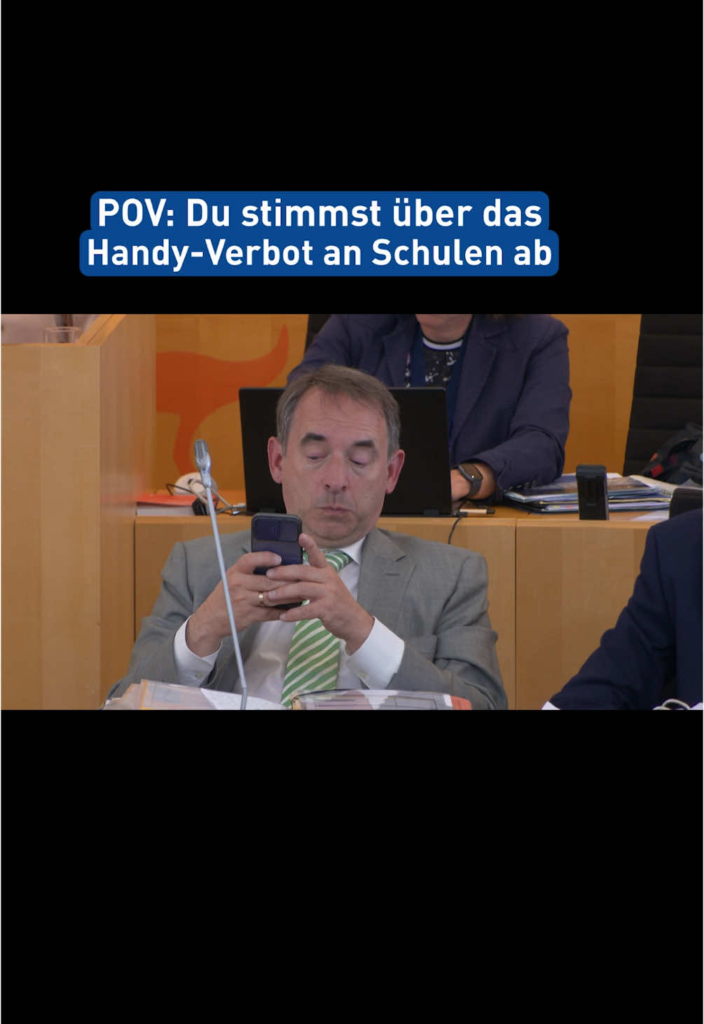 Glashaus und so… #handy #schule #verbot #politiker #landtag #haha #memestiktok #spass #wiesbaden #hessen 