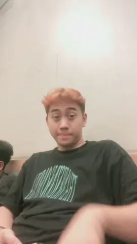 udah buncit pirang lagi