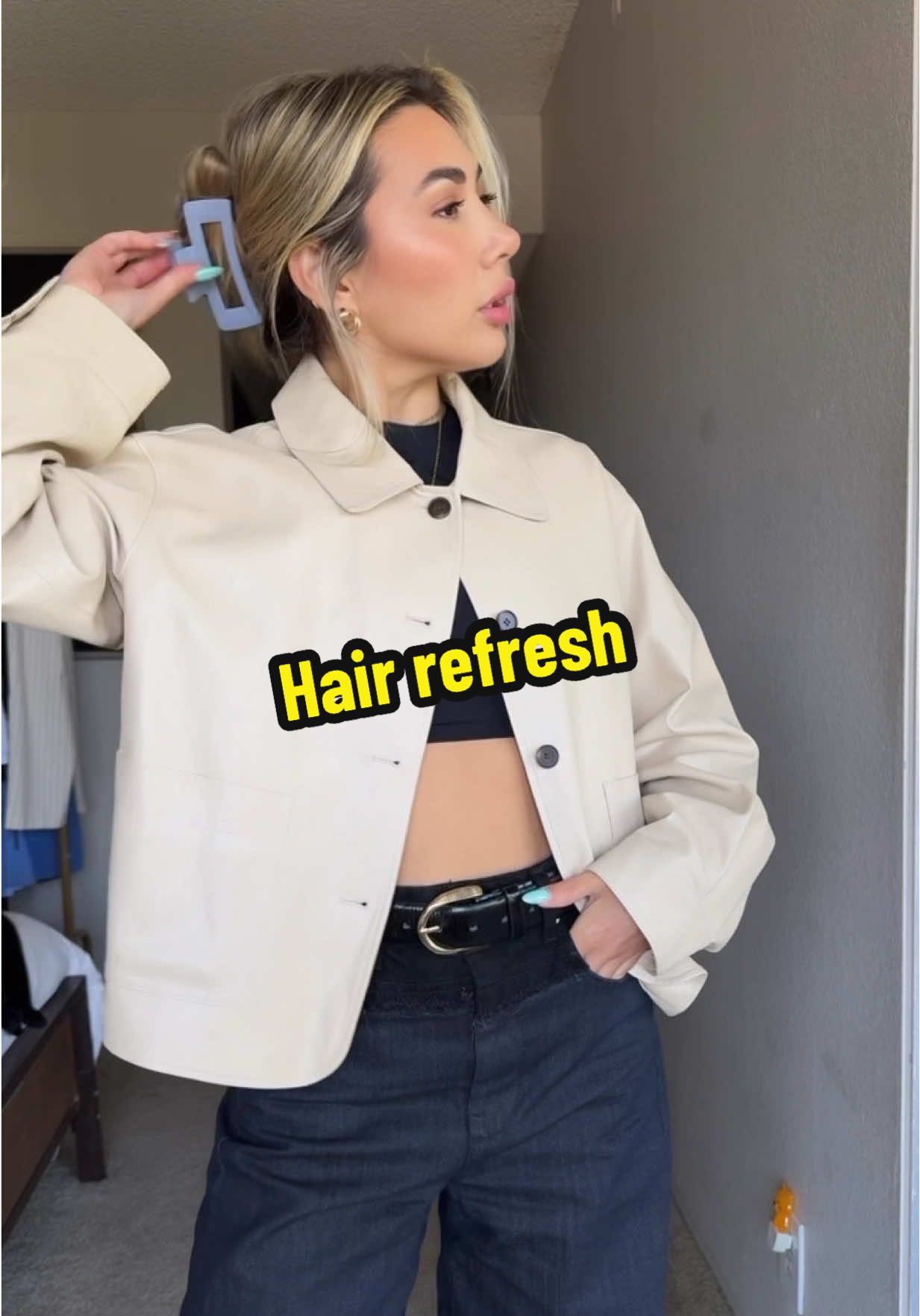 Wish you the best dark roots hello baby lights 🎨 🦳 Color by @Bradley Leake Cut by @tim duenas ✂️  #Refresh #newhair #texturedcut #layered #blonde #bronde #shinyhair