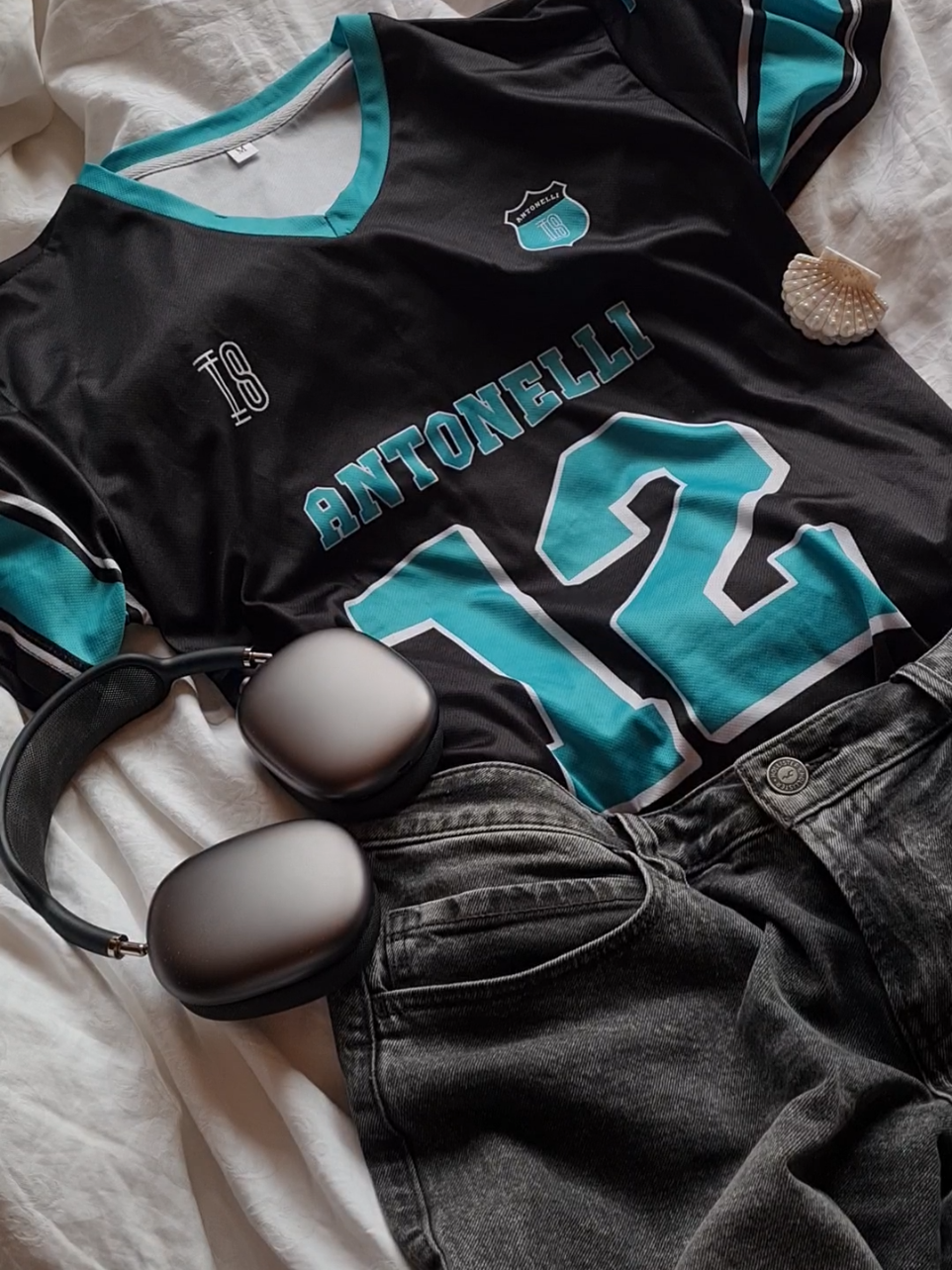 going to the Barcelona gp & have like a 1000 options ahhh #formulaone #f1 #grandprix #aesthetic #creatorsearchinsight #kimiantonelli #carlossainz #f1edit #f1girls #f1outfits #wagoutfits #whatIwouldwearasawag #pitlanewalk #barcelonagrandprix #bcngp #barcelona #ferrari 