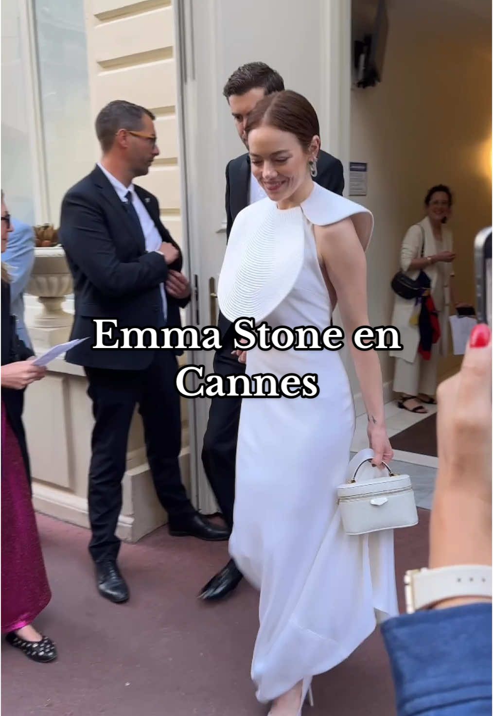#EmmaStone en #Cannes = 😍 #modaentiktok #TikTokFashion #cannes2025  ▪️Vídeo: @enzoply en el @Carlton Cannes  