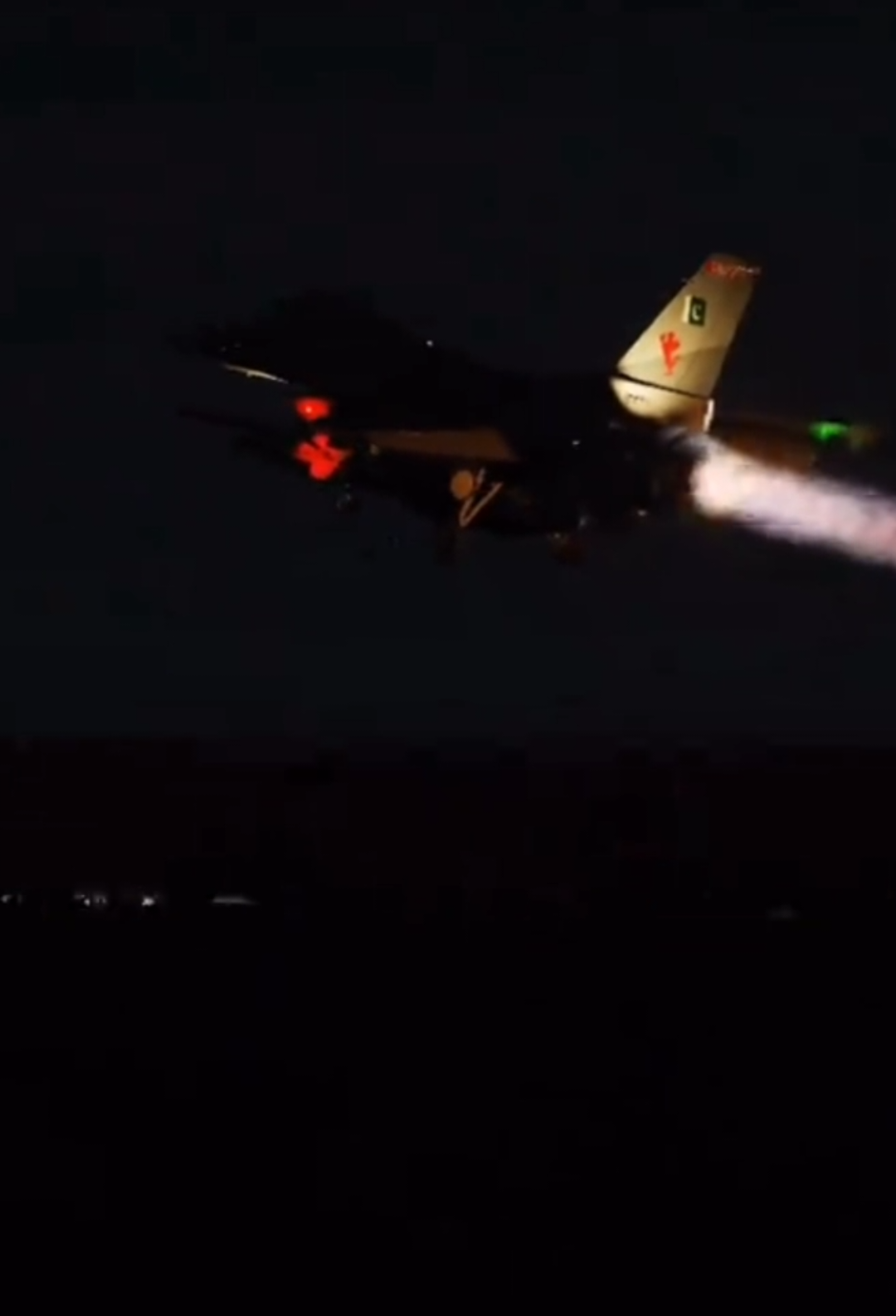 Guardians of Skies 🇵🇰  #airforce #jf17 #pakistani_tik_tok #bunyanulmarsoos #trend #islamabad 