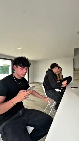 Cuál de los 3 reaccionó mejor ? @𝖆𝖕𝖔𝖑𝖔 @Tati 