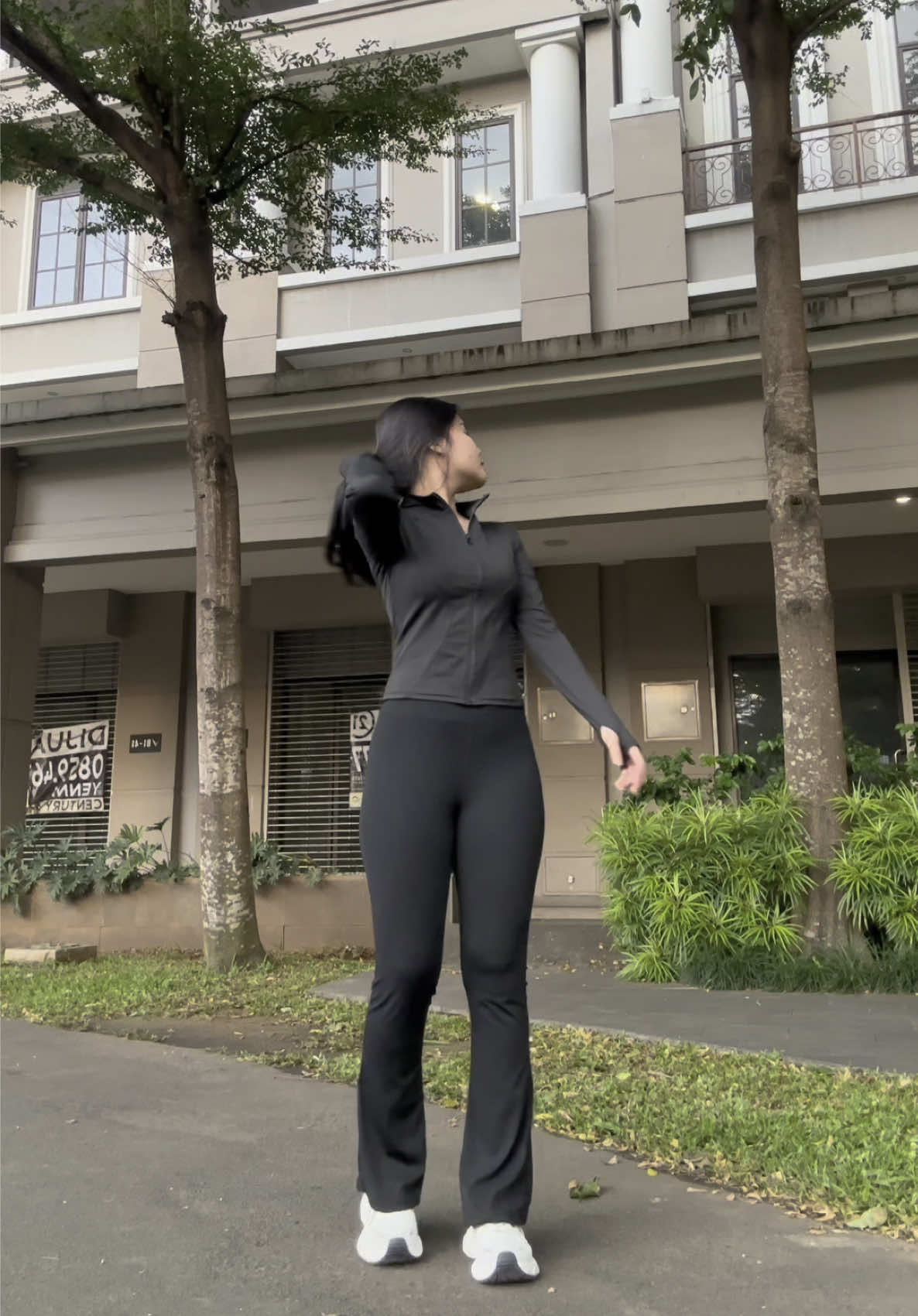 Outfit check dngn muka bt karena tb2 perut sakit😡😘 #outfitideas #outfitinspo #joggingoutfit #olahragasehat #outfitolahraga #olahragatiktok #jaketslimfitwanita #jaketolahraga #jaketoutdoor #cutbrayolahraga #celanacutbray #outfitgym #outfitpilates 