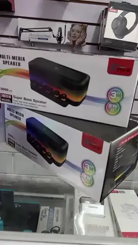 Parlante perfecto para tener en tu escritorio #promo #oferta #música #rgb #parlante #bocina  #ofertasbolañoselsalvador 
