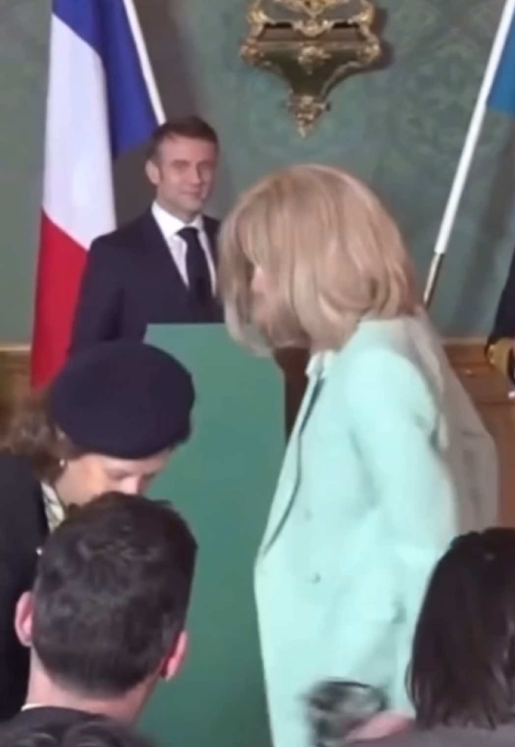 his face💘 #emmanuelmacron #brigittemacron #france #macron #Love #president #firstlady #foryou 