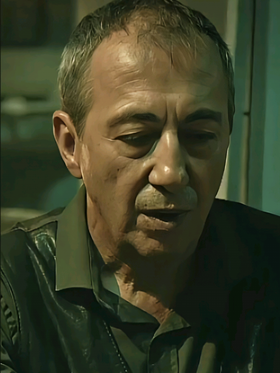 İnsana en çok acı veren şey kötü günler değilmiş... . . . . . . . . . . . #mezarlık #birceakalay #şehsuvaraktaş #psikoloji #geçmiş #nostalji #acı #keder #hüzün #keşfet 