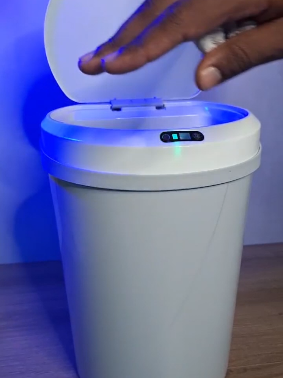 Tecnologia e praticidade no seu dia a dia! Com a lixeira automática da Luatek, você mantém sua casa ou escritório mais limpos e organizados sem esforço! Basta se aproximar e ela abre sozinha. 🚀 🔹 Design moderno 🔹 Abertura automática 🔹 Alta durabilidade Aproveite o futuro da limpeza, hoje! 😍 #luatek #lixeiraautomática #tecnologiaemcasa #praticidade #inovacao #casainteligente #SoluçõesLuatek