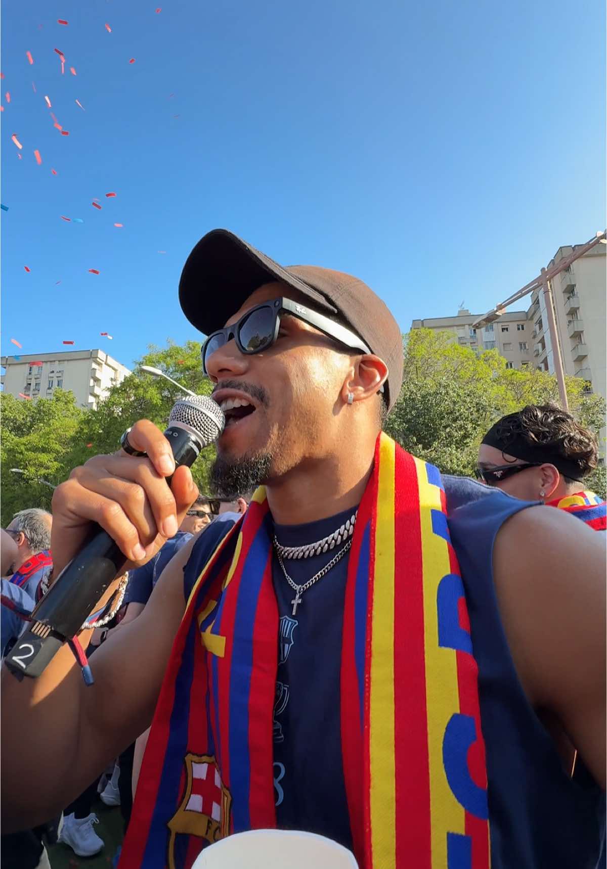 The champs painting the city blaugrana 💙❤️ #fcbarcelona #barçaontiktok #campions #fcb #sports #barcelona 