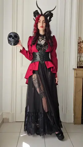Dressing like a devil queen IRL 👸🏻#fantasy #fantasycore #fantasyfashion #devilqueen #witchyvibes 
