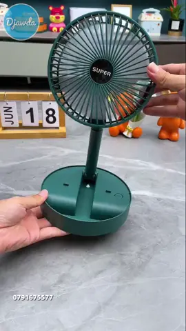 مروحة المكتب القابلة للطي و القابلة لإعادة الشحن محمولة و عملية هي الخيار الرائع في أيام الصيف